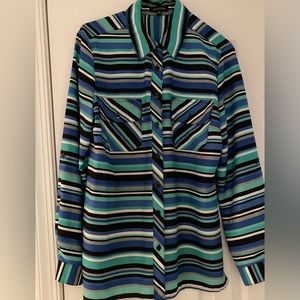 Size M Notations black,gray, green, blue and white striped shirt